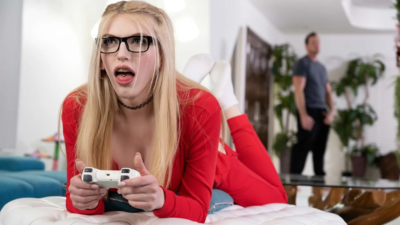 Gamer Girl Gets Creampied - TransAngels